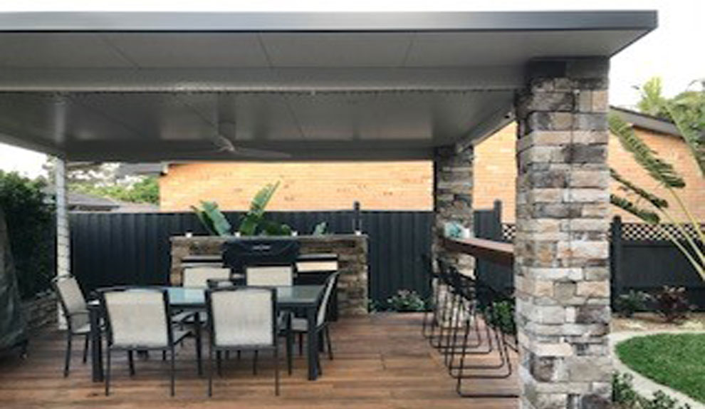 Insulspan roof panels are 0.762mm wide reducing weight of panels considerably. This makes the insulated roofing panel quick and easy to install.