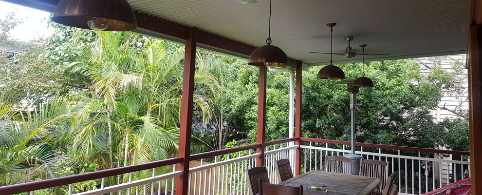 Insulspan roof panels are 0.762mm wide reducing weight of panels considerably. This makes the insulated roofing panel quick and easy to install.