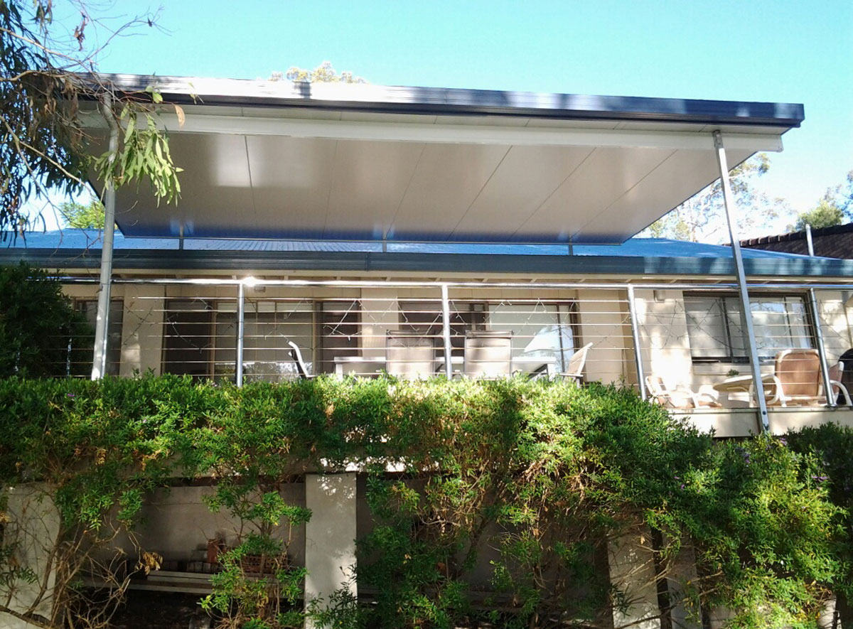 Insulspan is a lightweight, enviromentally friendly, insulated roofing system
perfect for any building project from patios & awnings to architectural & commercial buildings.